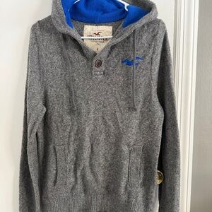 Hollister grey knit pullover with blue lined hood button placket (153)